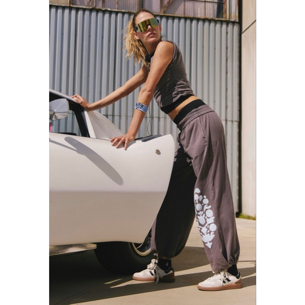 Free People Movement Logo Hot Shot Crossover Set NWT Dark Shadow Size Medium - Picture 2 of 6